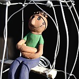  - chlapec zavretý v klietke - 1283577