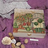 - STROMČEKY NA SCHODOCH/KRABICA 20x20x5 cm - 1347936