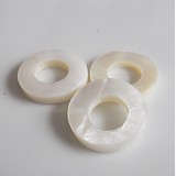 - Perleťový donut - biely - 1380722