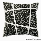 - Giraffe in a grey - 348209