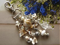 - Beige lady - 414890
