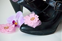 - Pink flower - ozdobné klipy na topánočky a brošňa - 685488