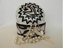 - Čierno - biela so strieborným - 840301