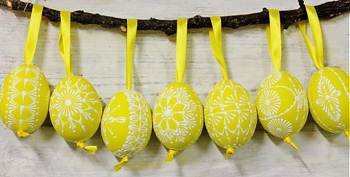 KRASLICE /slepačie maľované vajíčka/ - ostro žlté