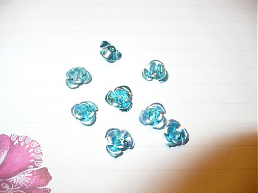 Korálky - kovové ružičky  -  10 ks - 3775157_