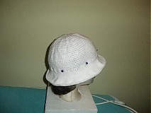Detské čiapky - Biely klobúčik s modrými korálkami - 3798607_