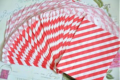 papierovy sacok cervene pruhy