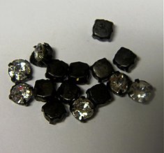 Iný materiál - štrasové kamienky kruhové 6 mm sklenené (kryštál4 lôžko čierne) - 3864018_