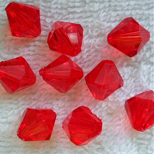 Korálky bicone plast 11mm-1ks (červená)
