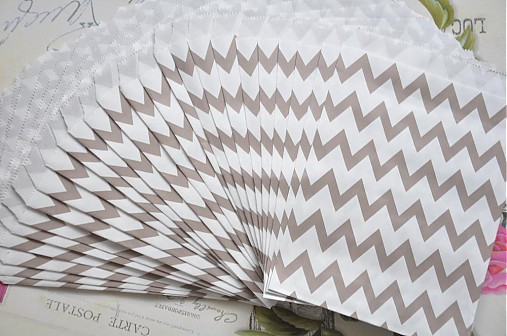 Obalový materiál - papierovy sacok sivy cik cak - 3958339_