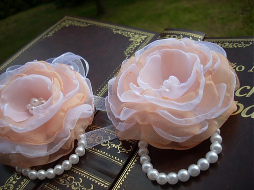 Náramky - svadobný náramok meruňkovo♥biely - 4065101_