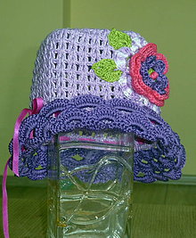 Detské čiapky - Fialovy klobucik s ruzovo fialovou ruzou - 4130101_