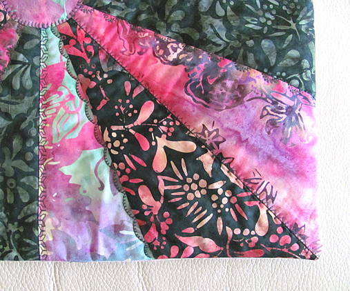Batikový vankúš ružovo-zelený 22,5°