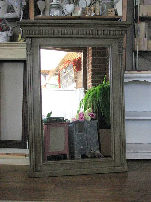 Starožitné drevené zrkadlo