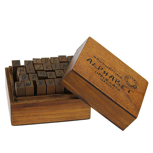 Pečiatky abeceda v drevenom boxe