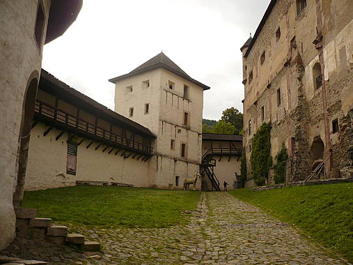 Fotografie - Hradné nádvorie - 4392302_