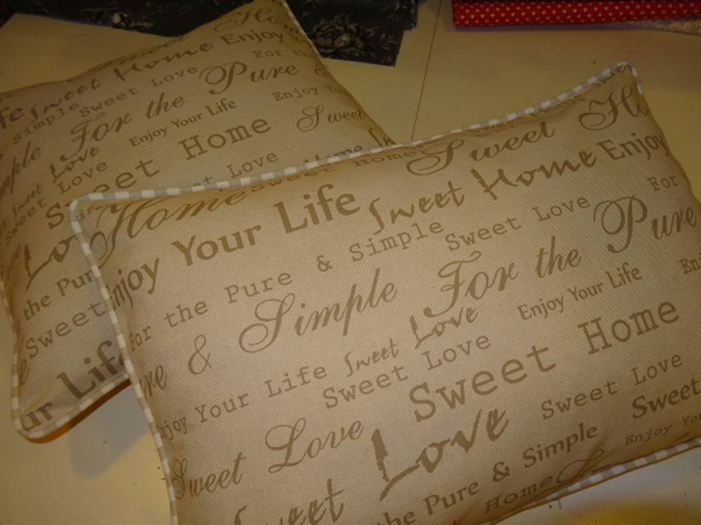 vankúšiky  na želanie:)SLADKY DOMOV