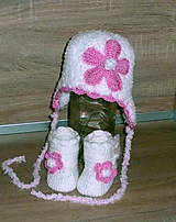 Detské čiapky - Biela s jemnou kvetinkou babatkovska - 4553360_