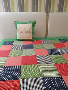 Úžitkový textil - Prehoz, vankúš patchwork vzor zeleno- modro-červená, deka 140x200 cm - 4575490_