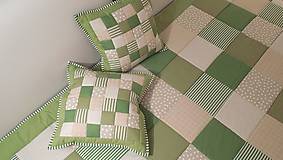 Prehoz, vankúš patchwork vzor olivovo zelená s béžovou, obliečka 40x40 cm 