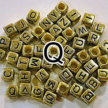 Korálky - Písmenká kocka 6mm-zlatá-1ks (Písmenko Q) - 4618788_