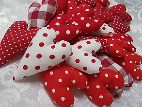 Darčeky pre svadobčanov - Malé červeno- biele mix srdiečká - 4650026_