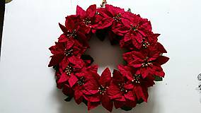 Dekorácie - Veniec plný vianočných ruží 38 cm - 4675740_