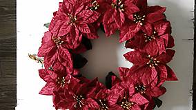 Dekorácie - Veniec plný vianočných ruží 38 cm - 4675744_