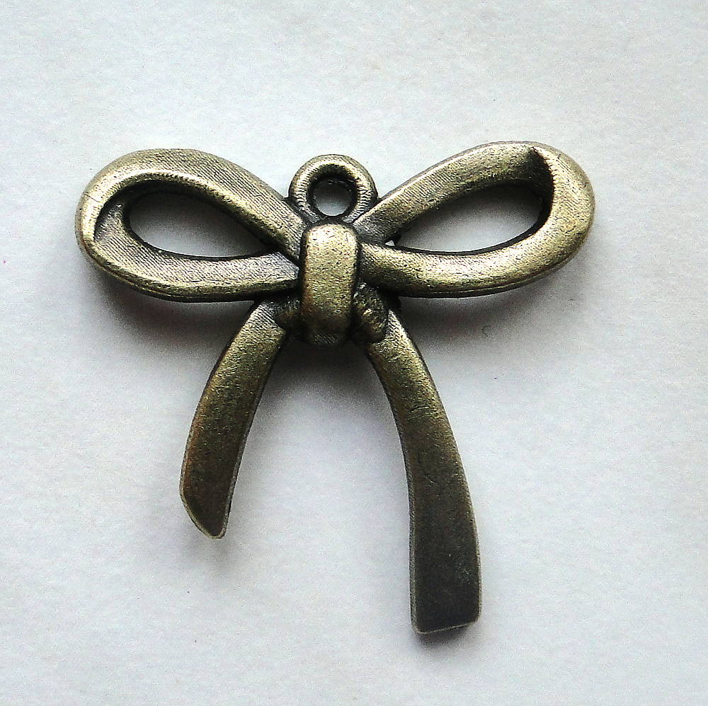 Prívesok mašľa 25mm-1ks