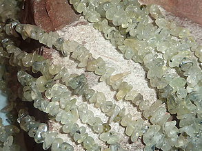Minerály - Granát zelený zlomky - 4784988_
