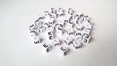 Korálky - Písmenka kocky biele E - 4813200_