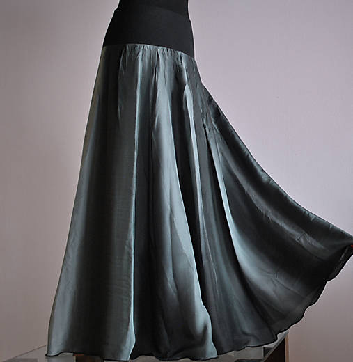 Gray Eminence...hedvábná sukně 6ti-dílná (se spodničkou)