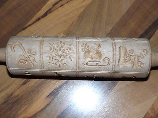 Príbory, varešky, pomôcky - drevený valček s vianočnými motívmi - 4840967_