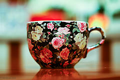 Nádoby - Šálka na čaj oválna 450ml - ruže čierna - 4863688_