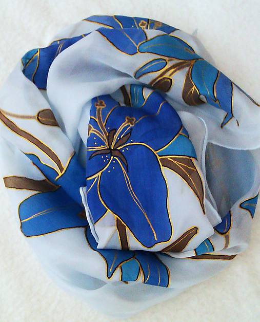 Ručne maľovaný hodvábny šál s modrými kvetmi - Modré ľalie