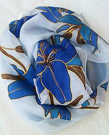 Šatky - Ručne maľovaný hodvábny šál s modrými kvetmi - Modré ľalie - 4874571_