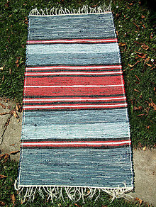 Úžitkový textil - Ručne tkaný koberec, rifľový + červená, 70 x 150 cm - 4950457_