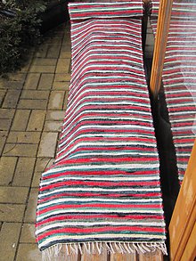 Úžitkový textil - Koberec tkaný zeleno-červený cca 70 x 350 cm - 4956872_