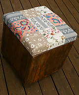 Nábytok - čalúnená drevená kocka na kolieskach - 4967419_