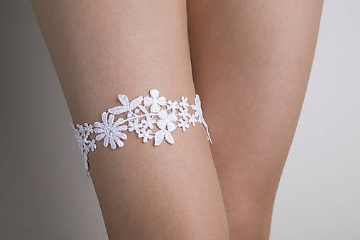  - svadobný čipkový podväzok White Flower  - 5066398_