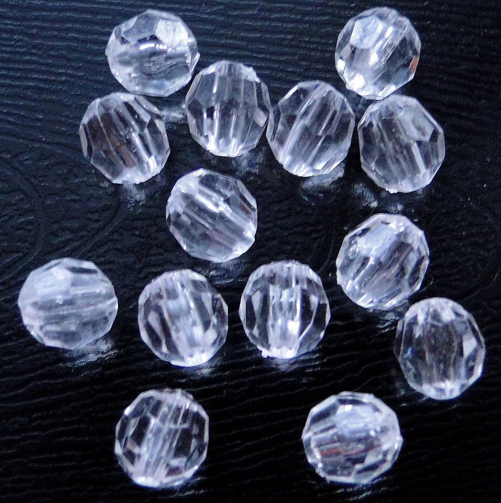 Plast fazet 8mm-20ks