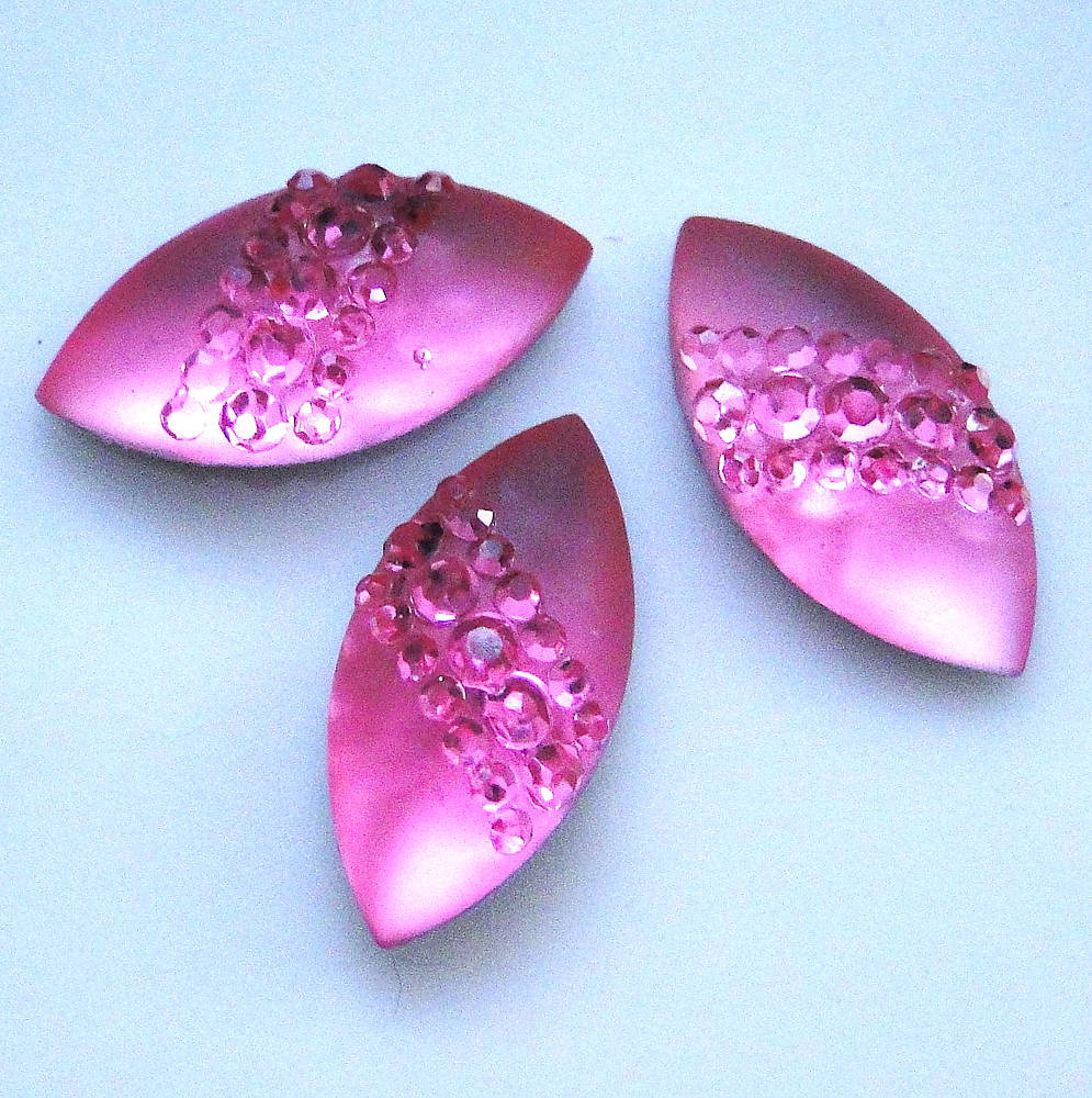 Kabošon plast 16x8mm-1ks