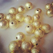 Korálky - Korálky hviezdny prach zlaté 4mm, 0.60€/10ks - 5087577_