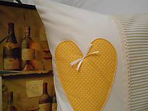 Úžitkový textil - Prehoz, vankúš patchwork vzor vankúš so srdiečkom - smotanovo-bežovo - žltý - 5147493_