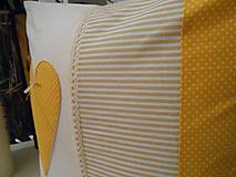 Úžitkový textil - Prehoz, vankúš patchwork vzor vankúš so srdiečkom - smotanovo-bežovo - žltý - 5147498_