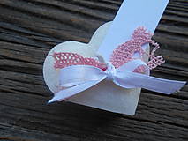 Darčeky pre svadobčanov - sviečka čipkované srdiečko +menovka - 5159019_