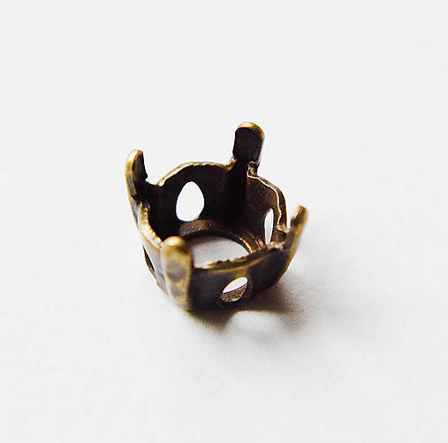 Komponenty - Kovový základ na Rivoli 1122, Xirius Chaton 1088 a Xilion Chaton 1028 veľkosti 6mm, farba starozlatá, bal.1ks - 5157380_