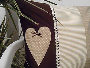 Úžitkový textil - Patchwork vankúš so srdiečkom bežovo - čokoládový ( rôzne varianty veľkostí ) - 5233215_