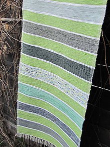 Úžitkový textil - Ručne tkaný koberec 70 x 170 cm zelený pásový - 5237501_