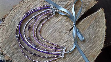 Náhrdelníky - fialový náhrdelník so stužkou - 5326691_
